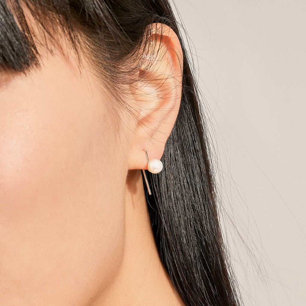 Model wearing Jewellers District's Freshwater Pearl Drop Earrings in 14k Rose Gold