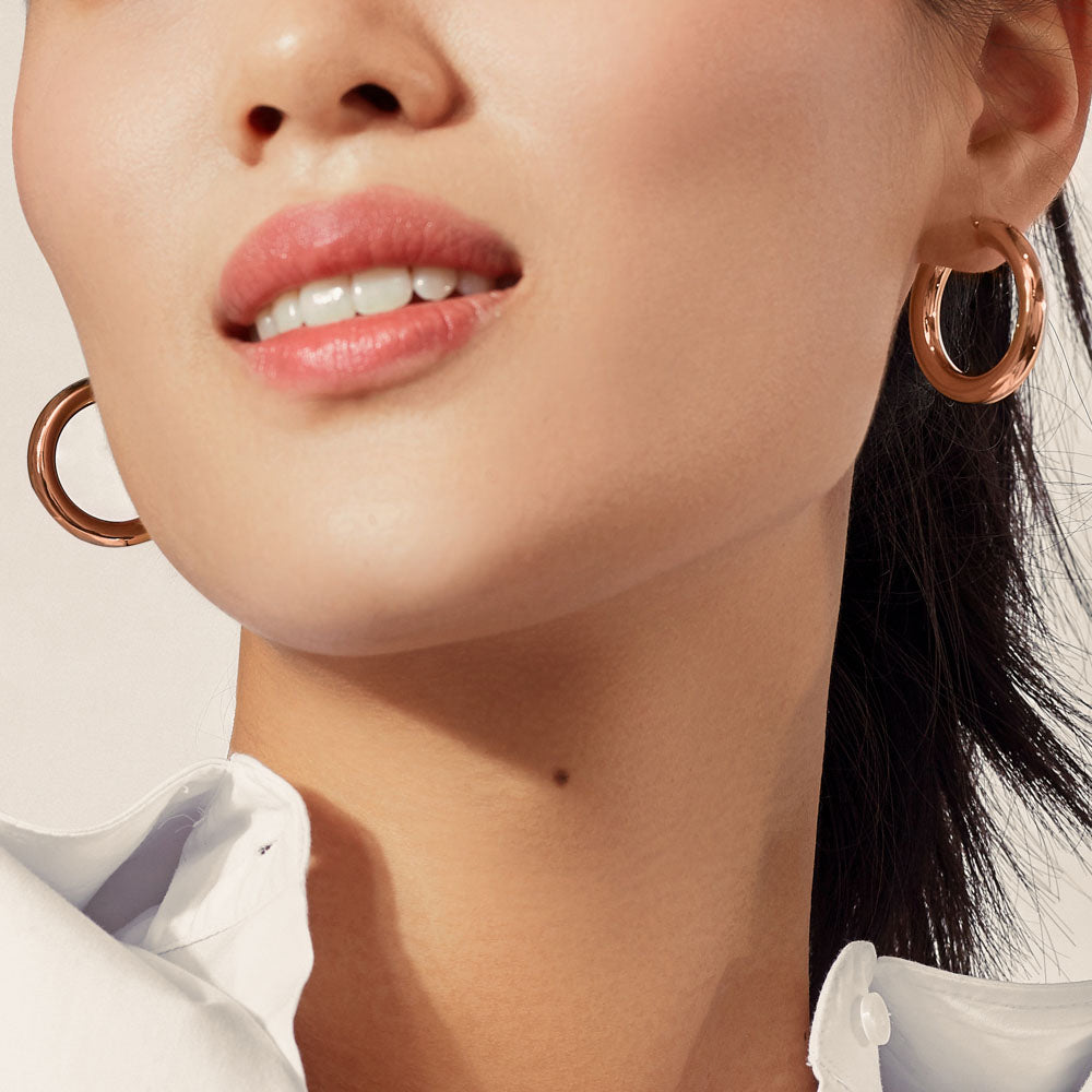 Model wearing Jewellers District's Bold Gold Hoop Earrings in 10k Rose Gold #2