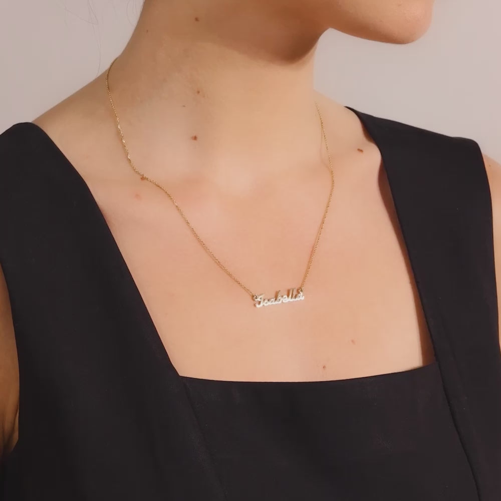 Video showcasing Jewellers District's Personalizable Gold Name Necklace in 14k Yellow Gold